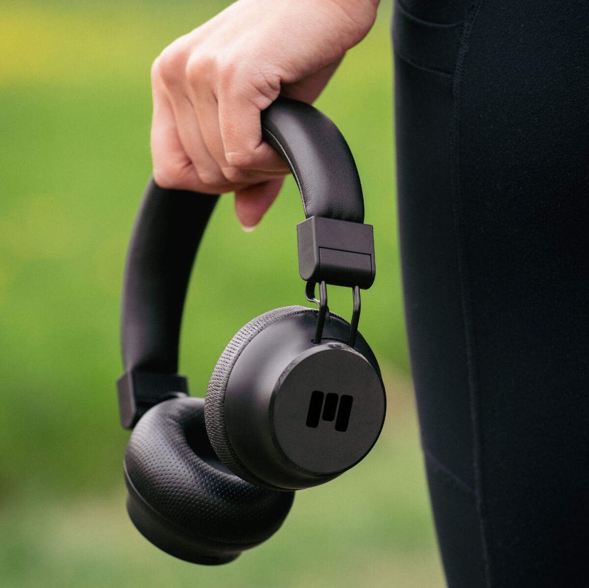 MOOVE35i PRO - Black in Black